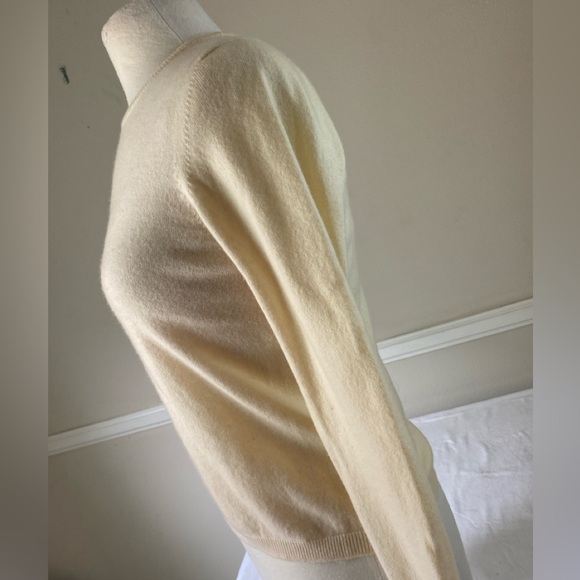 Debra C Beverly Hills. Crewneck Cream Cashmere Sweater, Made in Scotland, M - Picture 6 of 8